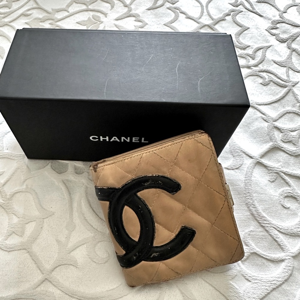 CHANEL authentic vintage wallet.